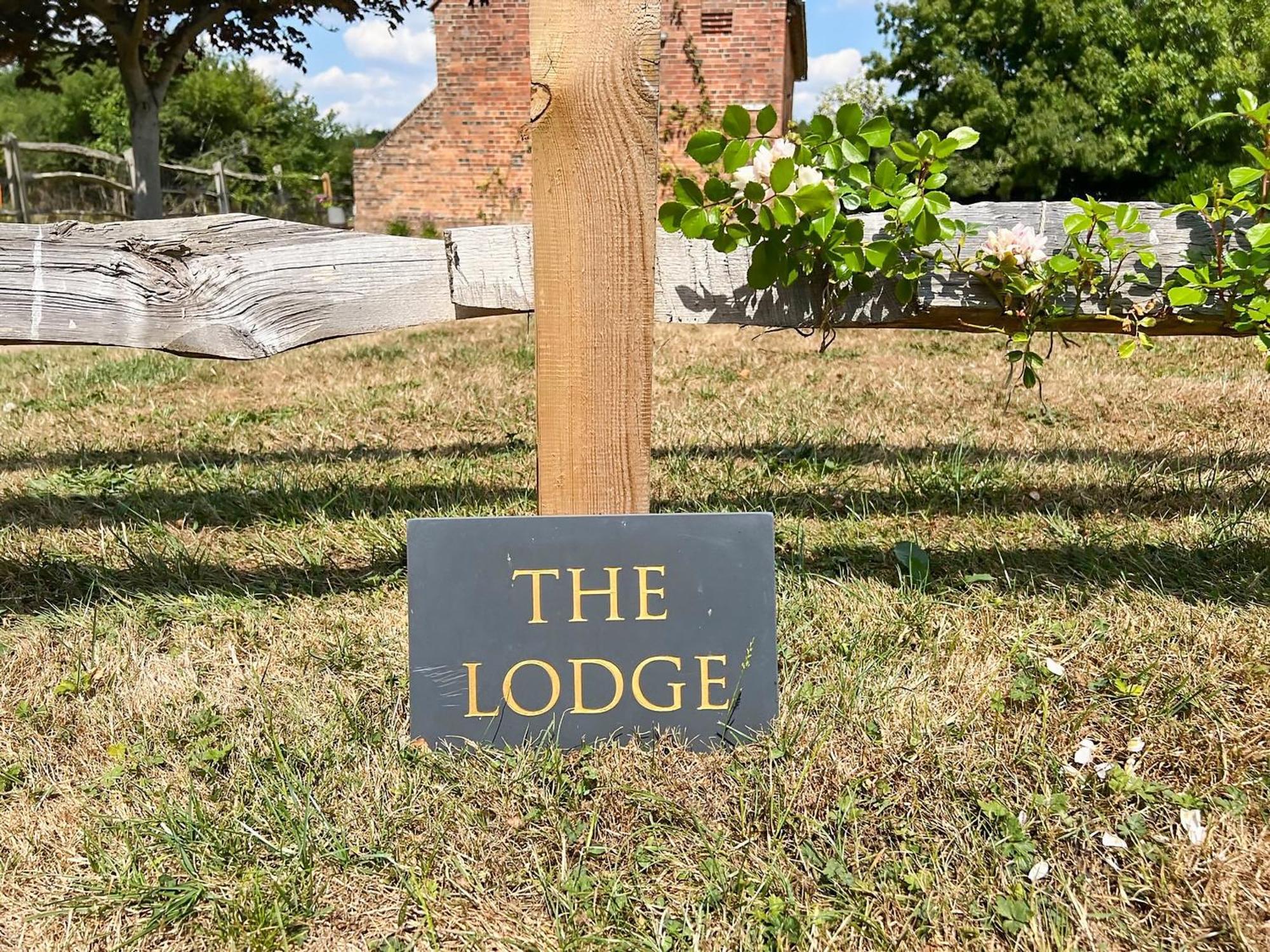 The Lodge Thakeham Екстериор снимка